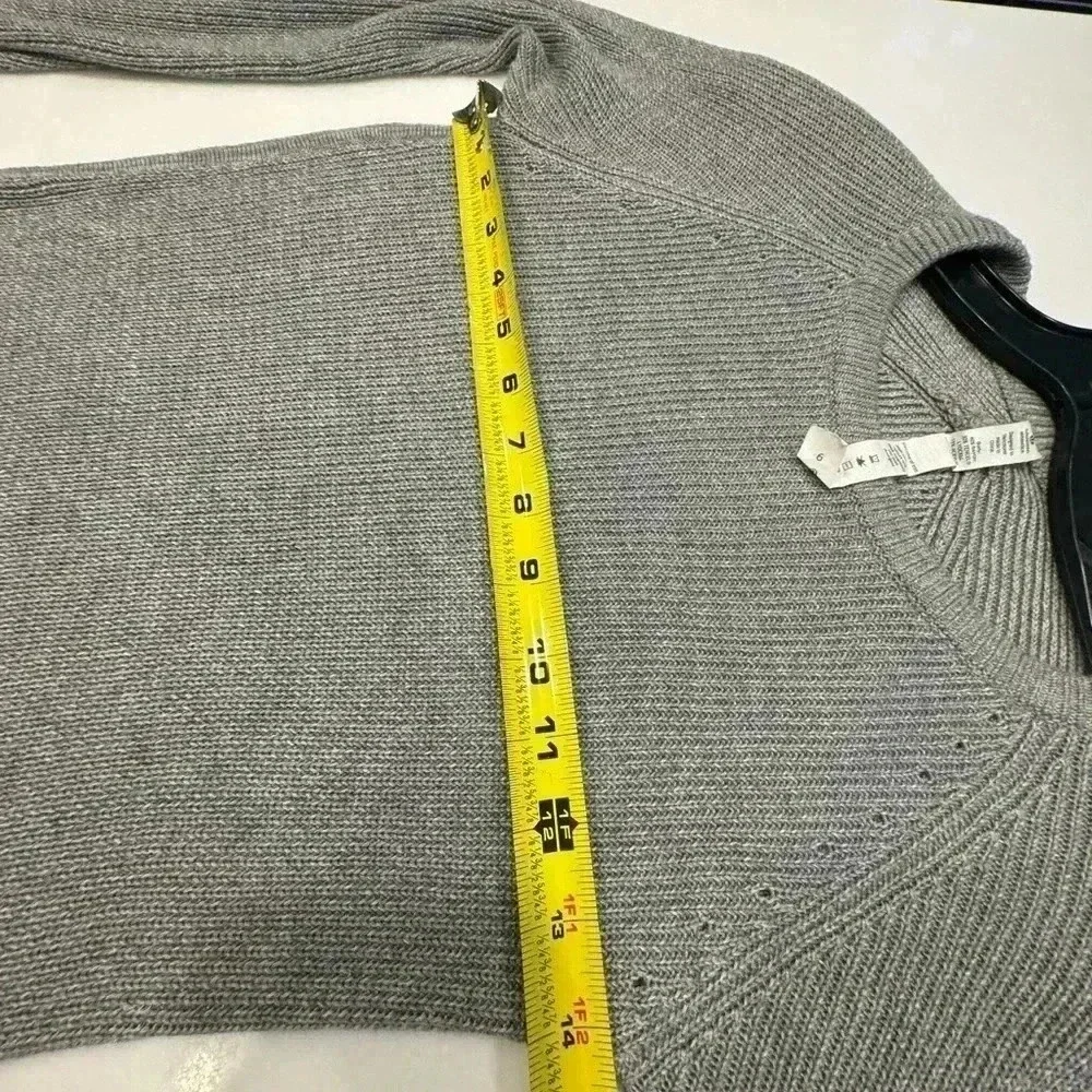 Lululemon women gray knit sweater thumb holes curved hem size 6 perfect! - Picture 13 of 15